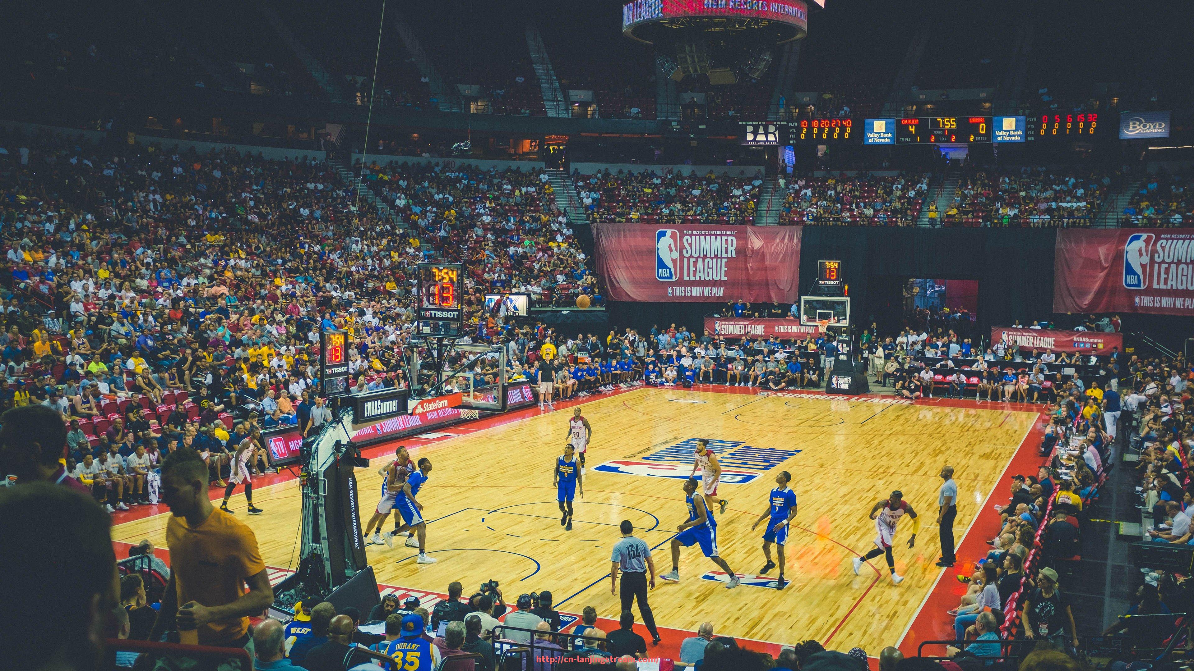 蓝鲸体育直播-奥利弗加盟火箭队的背景及其对球队的贡献分析