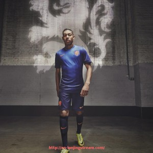 蓝鲸体育直播-意甲球队队徽纹星星意义解析与球队荣誉展示